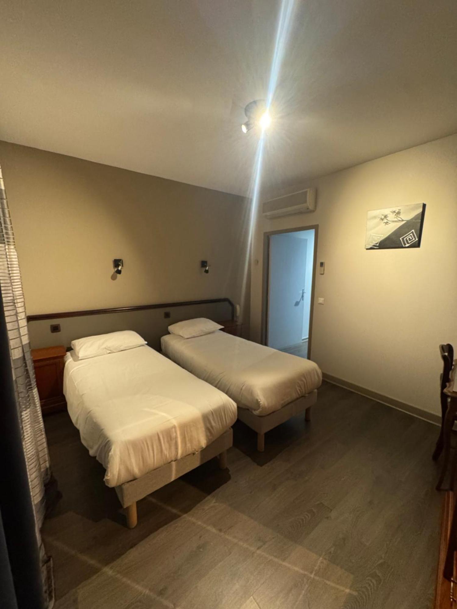 Hotel Restaurant Henry Puy-lʼÉvêque Екстериор снимка