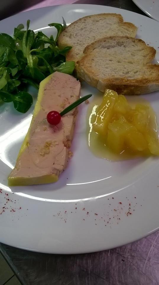 Hotel Restaurant Henry Puy-lʼÉvêque Екстериор снимка
